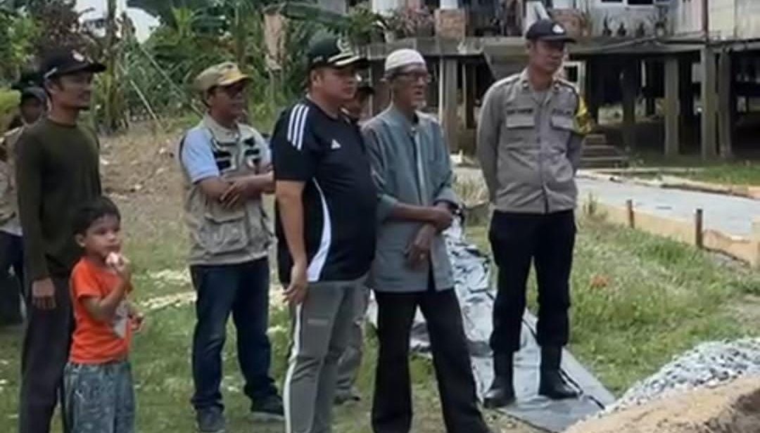 Kemas Faried Alfarelly meninjau pelaksanaan program kampung bahagia