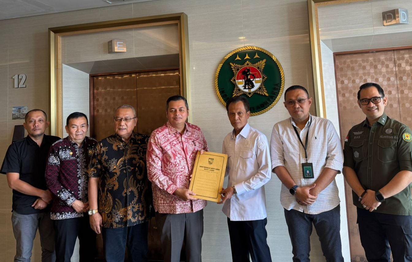 Ketua DPRD Kota Jambi, Kemas Faried Alfarelly konsultasi bersama Kejagung terkait persolaan zona merah pertamina