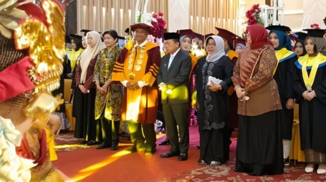 Gubernur Jambi Al Haris menghadiri wisuda Universitas Baiturrahim