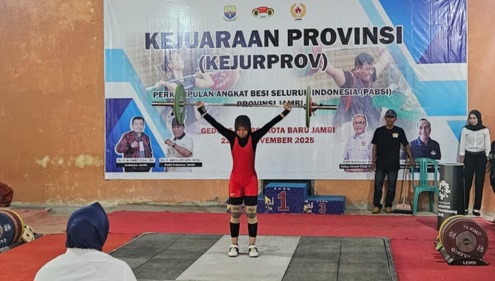 Lifter angkat besi di Kejurprov 2025