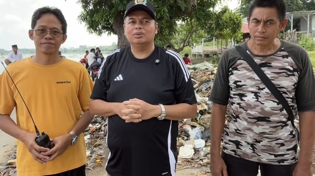 Ketua DPRD Kota Jambi, Kemas Faried Alfarelly turun langsung meninjau penumpukan sampah di kawasan wisata Danau Sipi