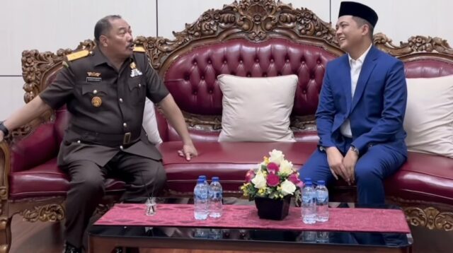 Ketua DPRD Provinsi Jambi, M Hafiz Fattah berkunjung langsung ke Kantor Kejaksaan Tinggi Jambi dalam rangka mempererat silaturahmi dengan Kajati baru, Sugeng Hariadi