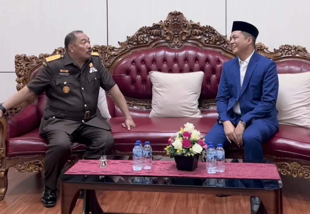 Ketua DPRD Provinsi Jambi, M Hafiz Fattah berkunjung langsung ke Kantor Kejaksaan Tinggi Jambi dalam rangka mempererat silaturahmi dengan Kajati baru, Sugeng Hariadi