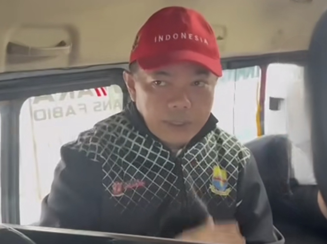 Gubernur Jambi Al Haris naik angkot listrik Trans Bahagia