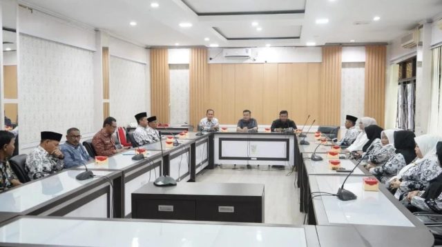 Ketua DPRD Kota Jambi, Kemas Faried Alfarelly audiensi bersama PGRI Kota Jambi