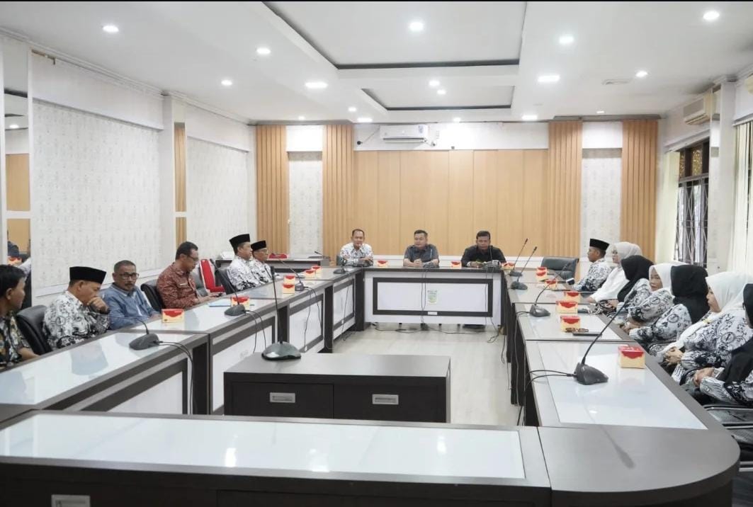 Ketua DPRD Kota Jambi, Kemas Faried Alfarelly audiensi bersama PGRI Kota Jambi