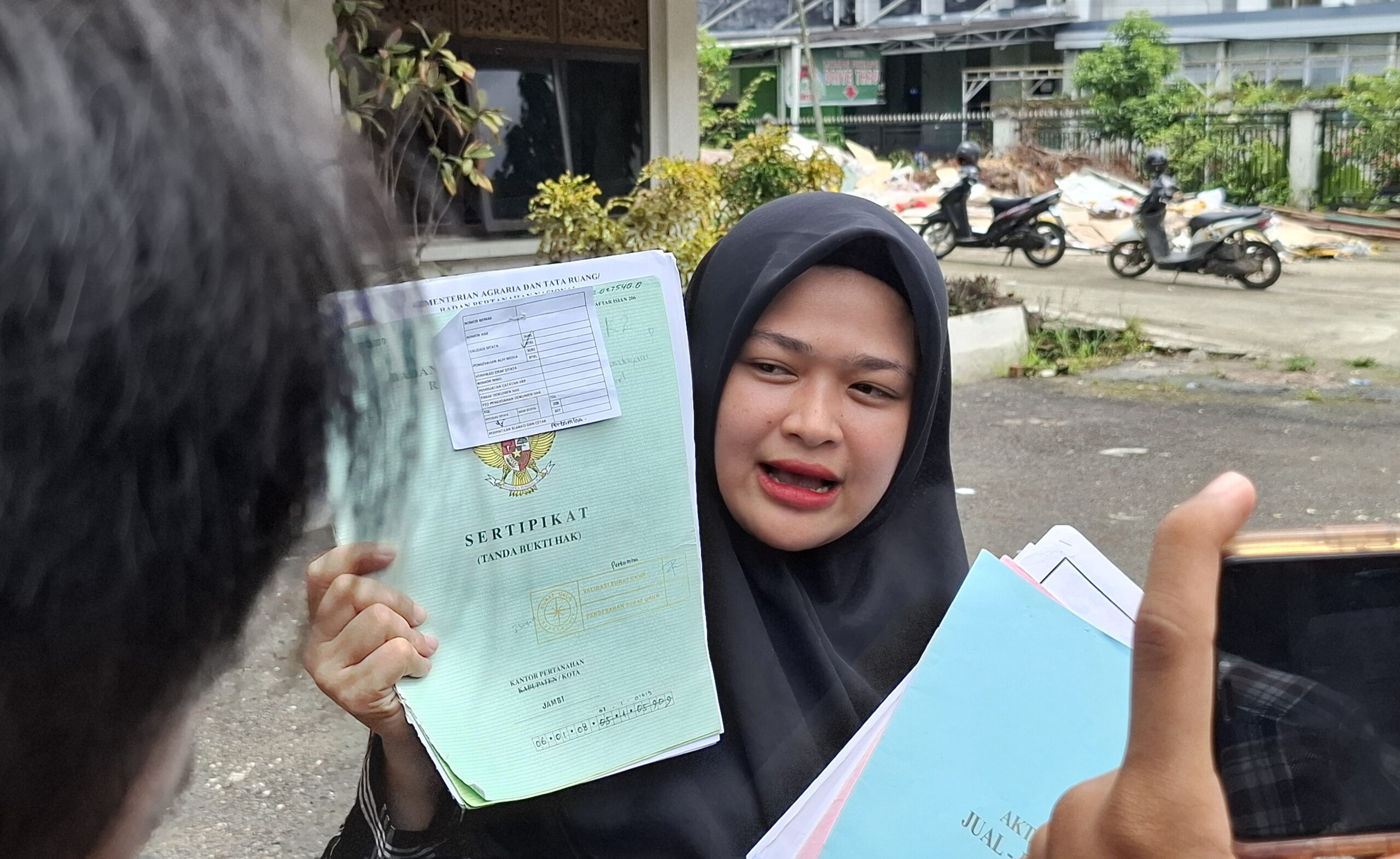 Revka Ramadhona warga Kota Jambi yang sertifikatnya di klaim BPN milik Pertamina