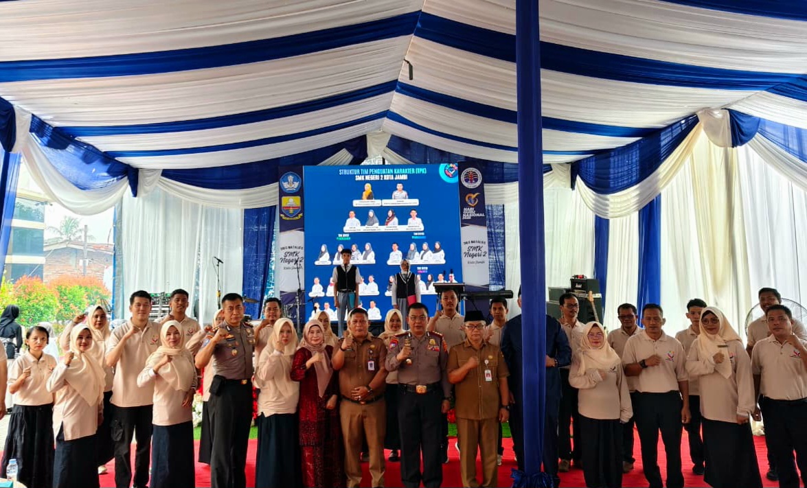 Pengukuhan Tim Pencegahan dan Penanganan Kekerasan di SMK N 2 Kota Jambi
