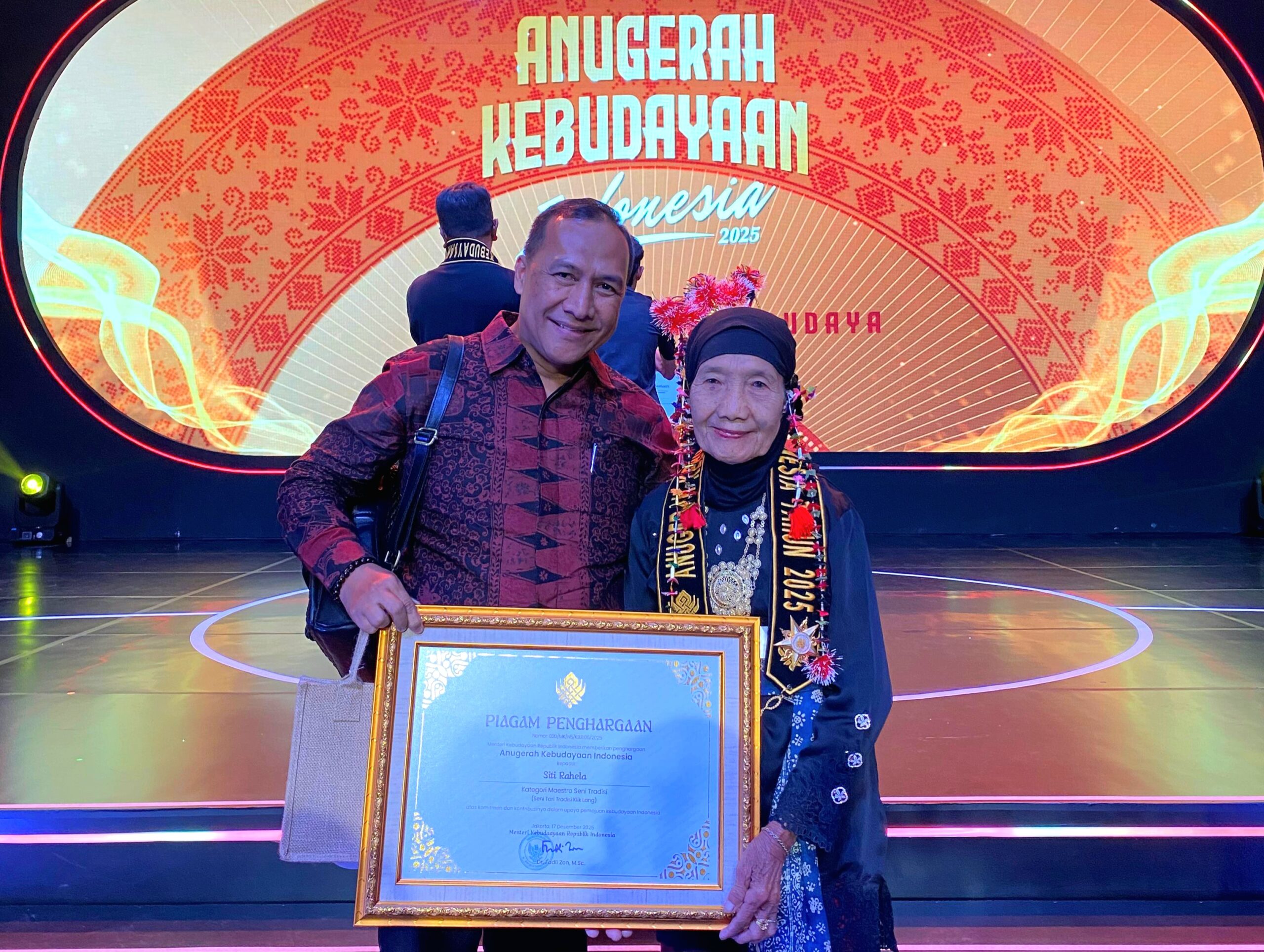 Kadisbudpar Provinsi Jambi, Imron Rosyadi bersama Maestro Siti Rahela