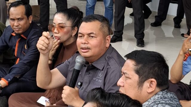 Ketua DPRD Kota Jambi, Kemas Faried Alfarelly meminta Presiden Republik Indonesia Prabowo Subianto memperhatikan polemik status zona merah Pertamina